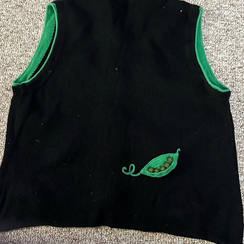 Vintage Black Vest with Green Embroidery pea pods lg - Picture 3 of 3